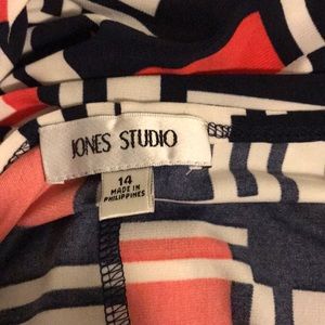 Jones Studio Dresses - Jones Studio graphic print faux wrap dress Jones Studio Dresses - Jones Studio graphic print faux wrap dress
